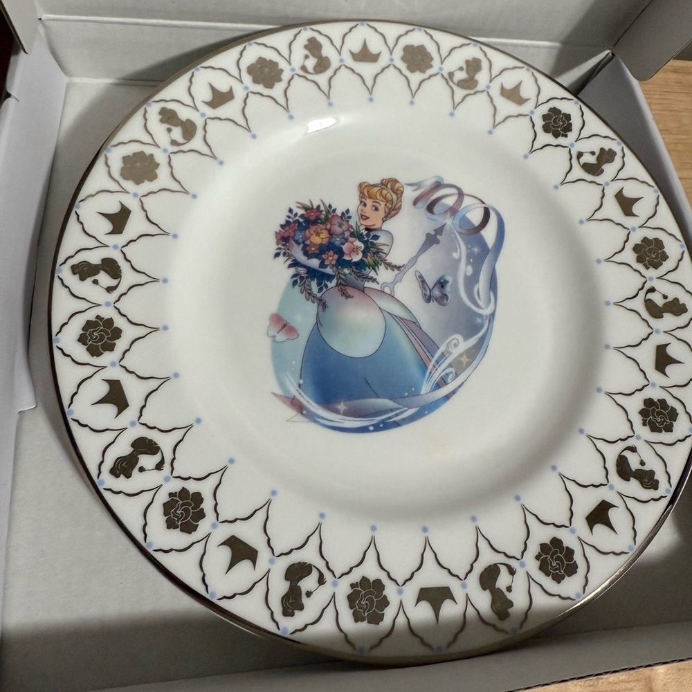 NIB The English Ladies Co Disney Cinderella Decorative Plate 6.5" x 6.5"